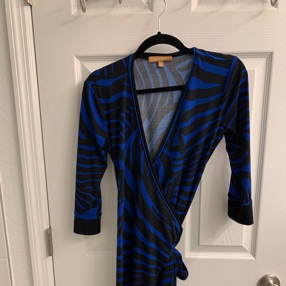 Ellen Tracy Dresses & Skirts - 🎉 $5 Ellen Tracy Wrap-Dress in Blue & Black Animal Print